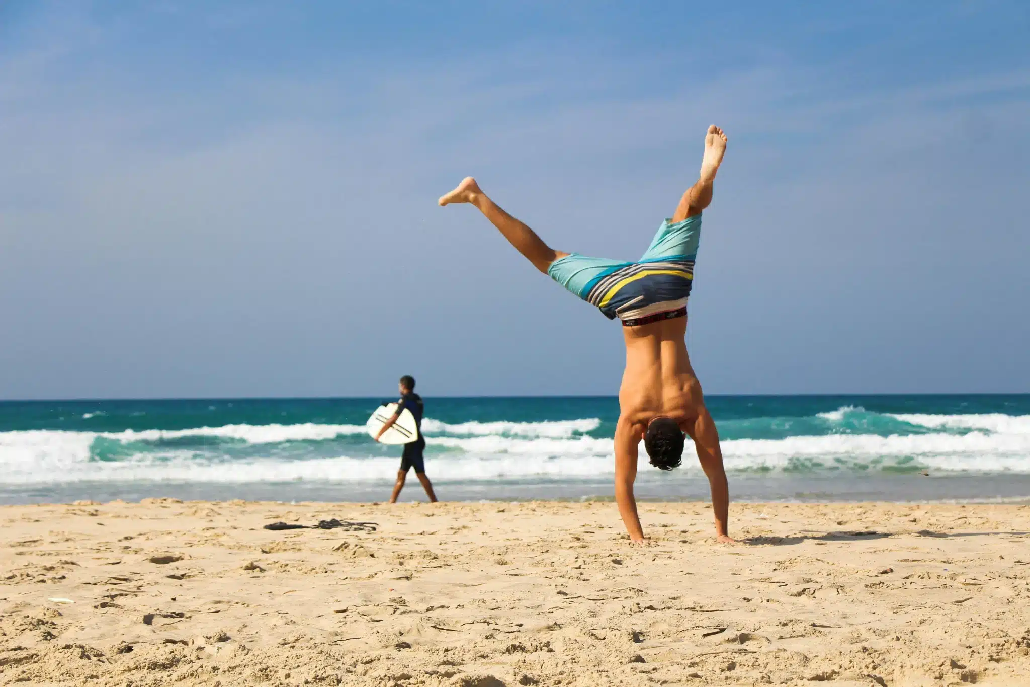 Pelvic Floor Muscles as a Man. Man standing on his hand.